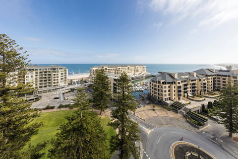 Oaks Glenelg Liberty Suites - Accommodation Main Beach 17