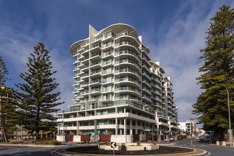 Oaks Glenelg Liberty Suites - Accommodation Main Beach 0