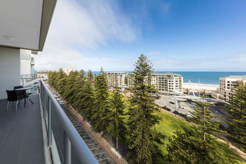 Oaks Glenelg Liberty Suites - Accommodation Main Beach 13