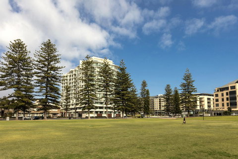 Oaks Glenelg Liberty Suites - Accommodation Main Beach 10