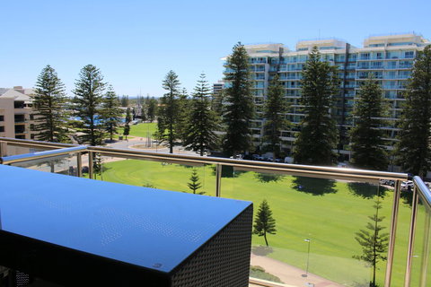 Beachside Luxury Getaway In Glenelg - Accommodation Main Beach 14