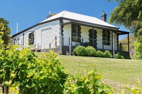 The Other House - Accommodation Main Beach 1