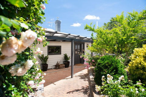The Other House - Accommodation Main Beach 5