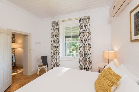 The Other House - Accommodation Main Beach 15
