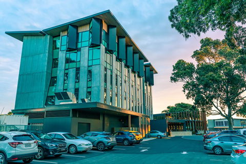 Marion Hotel - Accommodation Main Beach 1