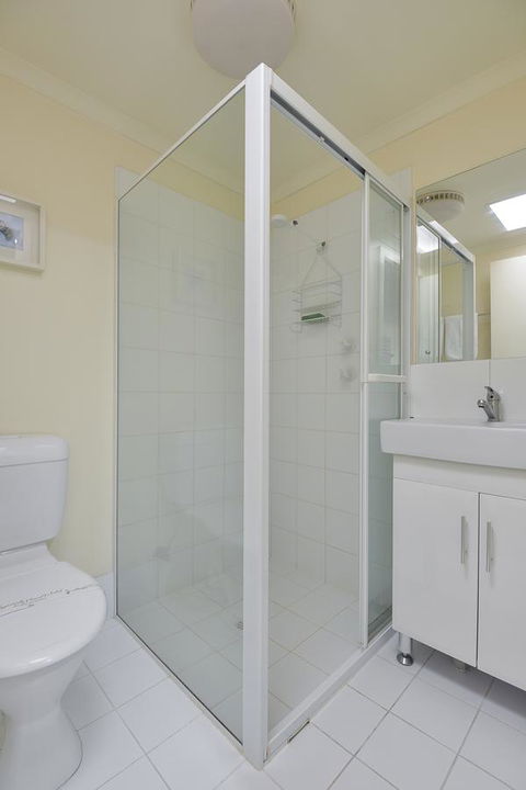 Wintergarden Beach Cabin - Accommodation Main Beach 9