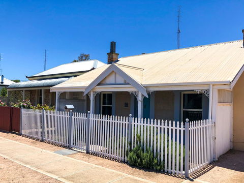 Inglenook Cottage - Accommodation Main Beach 35