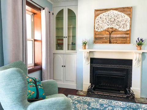 Inglenook Cottage - Accommodation Main Beach 2