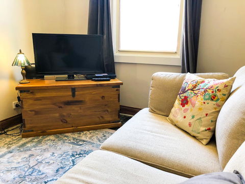 Inglenook Cottage - Accommodation Main Beach 17