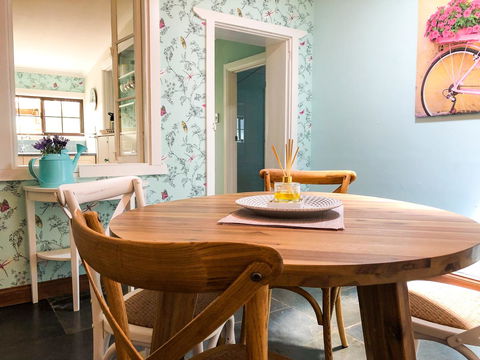 Inglenook Cottage - Accommodation Main Beach 5