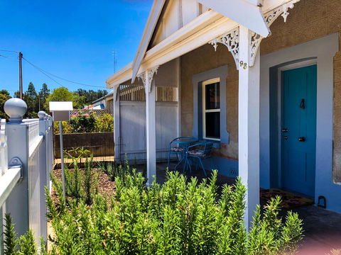 Inglenook Cottage - Accommodation Main Beach 0