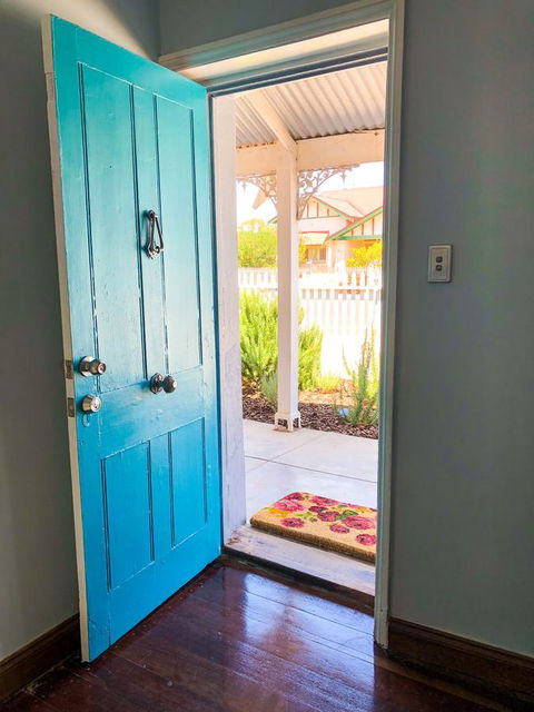 Inglenook Cottage - Accommodation Main Beach 7