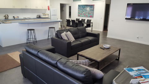 Aart Apartments - Accommodation Main Beach 7
