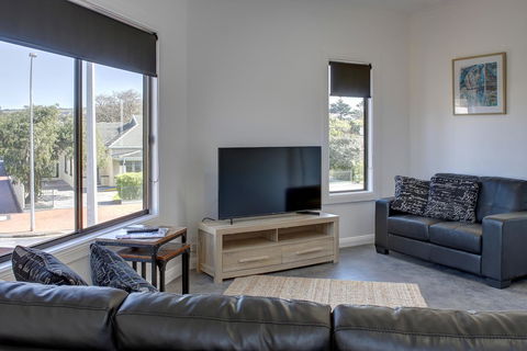 Aart Apartments - Accommodation Main Beach 26