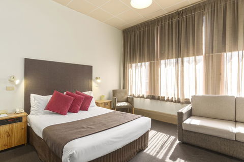 Adelaide Paringa - Accommodation Main Beach 2