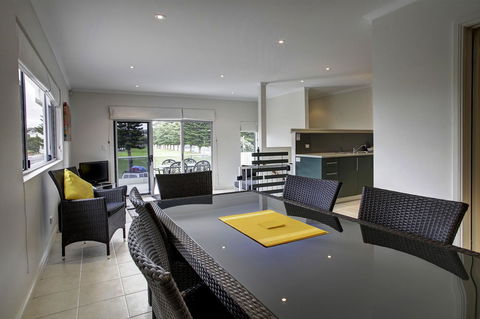 Tasman Beachside Apartment - Accommodation Main Beach 5