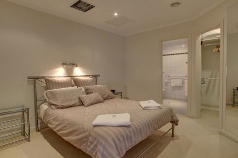 Tasman Beachside Apartment - Accommodation Main Beach 6