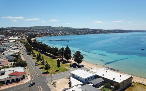 Tasman Beachside Apartment - Accommodation Main Beach 1