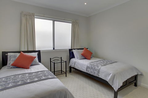 Tasman Beachside Apartment - Accommodation Main Beach 9
