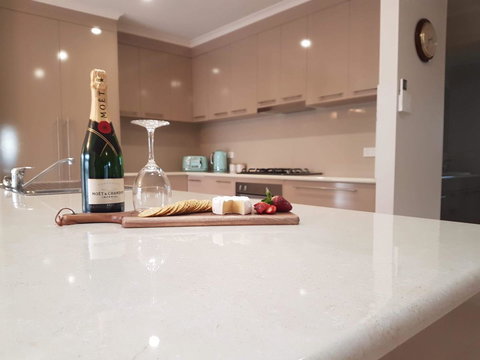 Little On Ash - Accommodation Main Beach 10