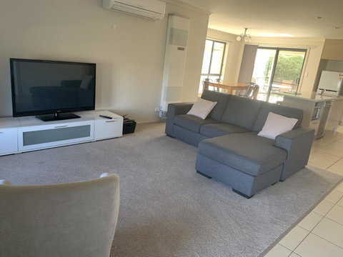 Little On Ash - Accommodation Main Beach 6