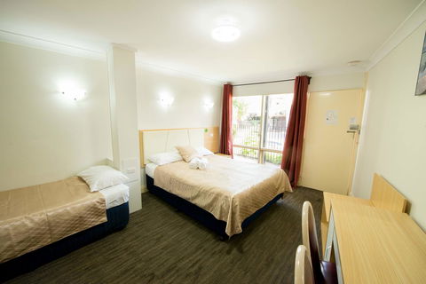 Jacksons Motor Inn - Accommodation Main Beach 26