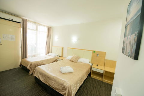 Jacksons Motor Inn - Accommodation Main Beach 18