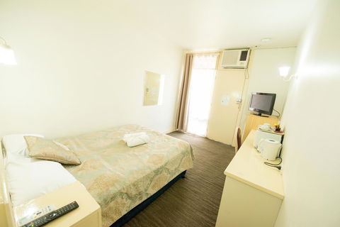 Jacksons Motor Inn - Accommodation Main Beach 34