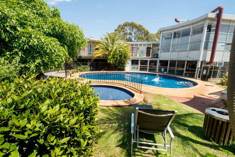 Jacksons Motor Inn - Accommodation Main Beach 2
