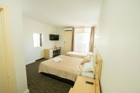 Jacksons Motor Inn - Accommodation Main Beach 17
