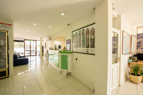 Jacksons Motor Inn - Accommodation Main Beach 1
