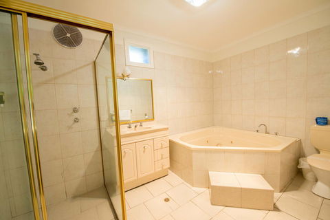 Jacksons Motor Inn - Accommodation Main Beach 7