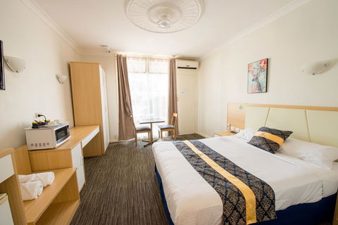 Jacksons Motor Inn - Accommodation Main Beach 30