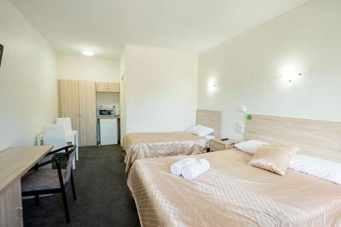 Jacksons Motor Inn - Accommodation Main Beach 14