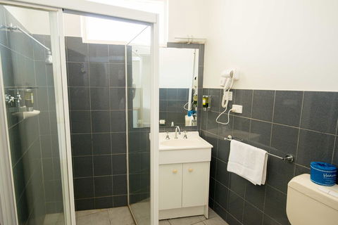 Jacksons Motor Inn - Accommodation Main Beach 13