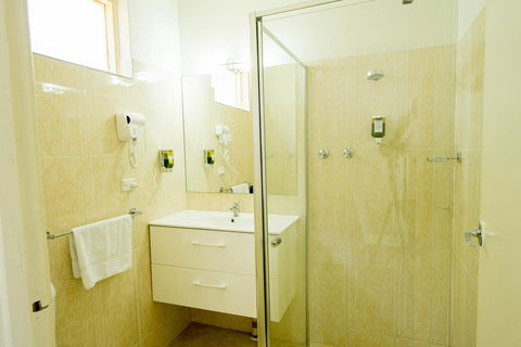 Jacksons Motor Inn - Accommodation Main Beach 22