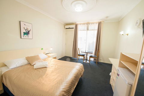 Jacksons Motor Inn - Accommodation Main Beach 5