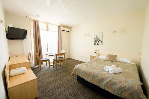 Jacksons Motor Inn - Accommodation Main Beach 11