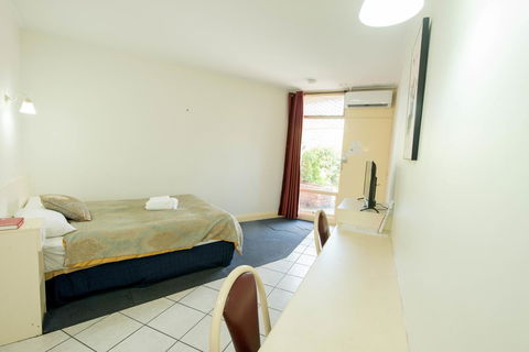 Jacksons Motor Inn - Accommodation Main Beach 33