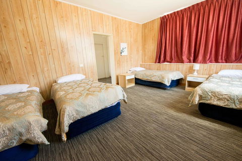 Jacksons Motor Inn - Accommodation Main Beach 10