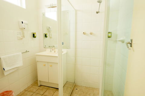Jacksons Motor Inn - Accommodation Main Beach 28