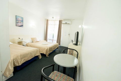 Jacksons Motor Inn - Accommodation Main Beach 15
