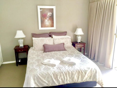 Superb Townhouse In North Adelaide - Accommodation Main Beach 2
