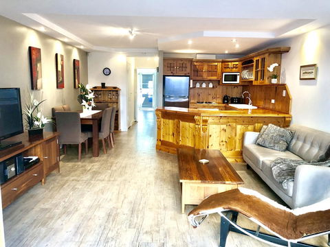 Superb Townhouse In North Adelaide - Accommodation Main Beach 0
