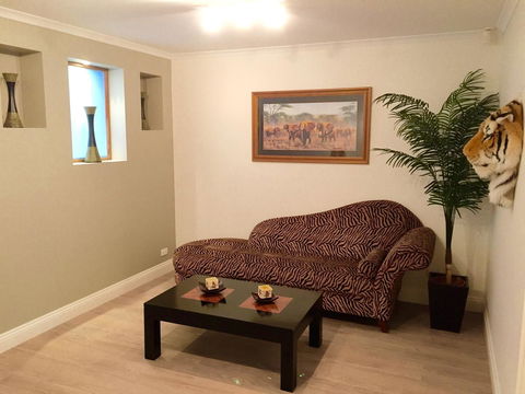 Superb Townhouse In North Adelaide - Accommodation Main Beach 18