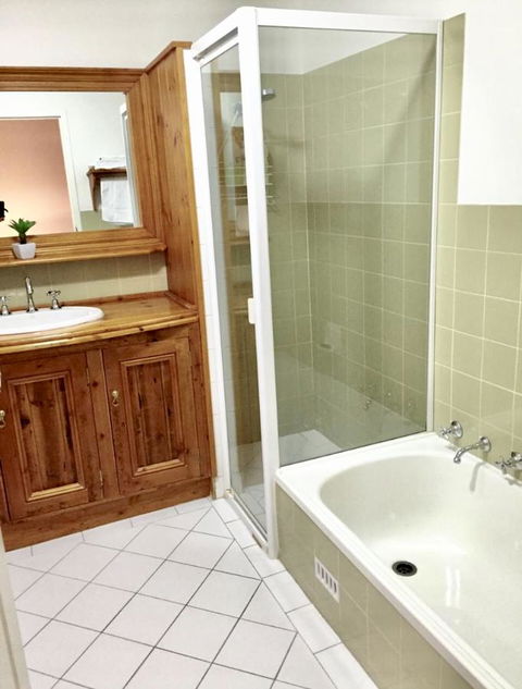 Superb Townhouse In North Adelaide - Accommodation Main Beach 12
