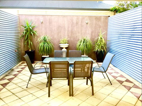 Superb Townhouse In North Adelaide - Accommodation Main Beach 10