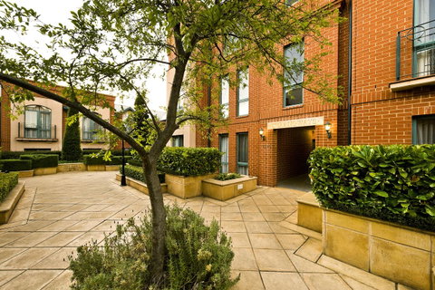 Majestic Old Lion Apartments - Accommodation Main Beach 18