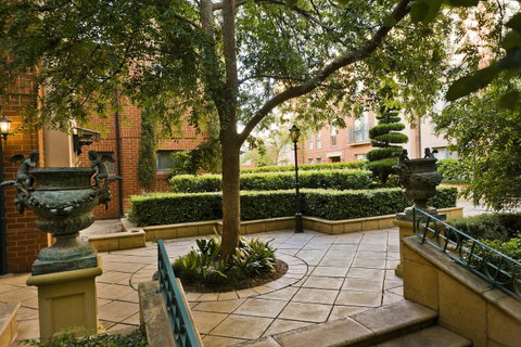 Majestic Old Lion Apartments - Accommodation Main Beach 20