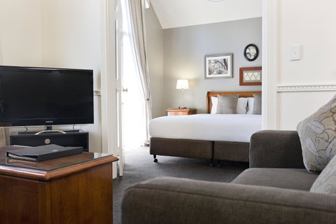 Majestic Old Lion Apartments - Accommodation Main Beach 12